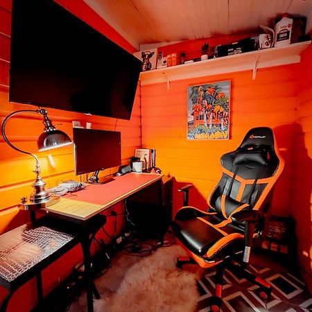 Giggling Creek Cottage - Bedjet! King Sized! Gazebo, 45 Acres, Arcades, Nintendo, More Henry المظهر الخارجي الصورة