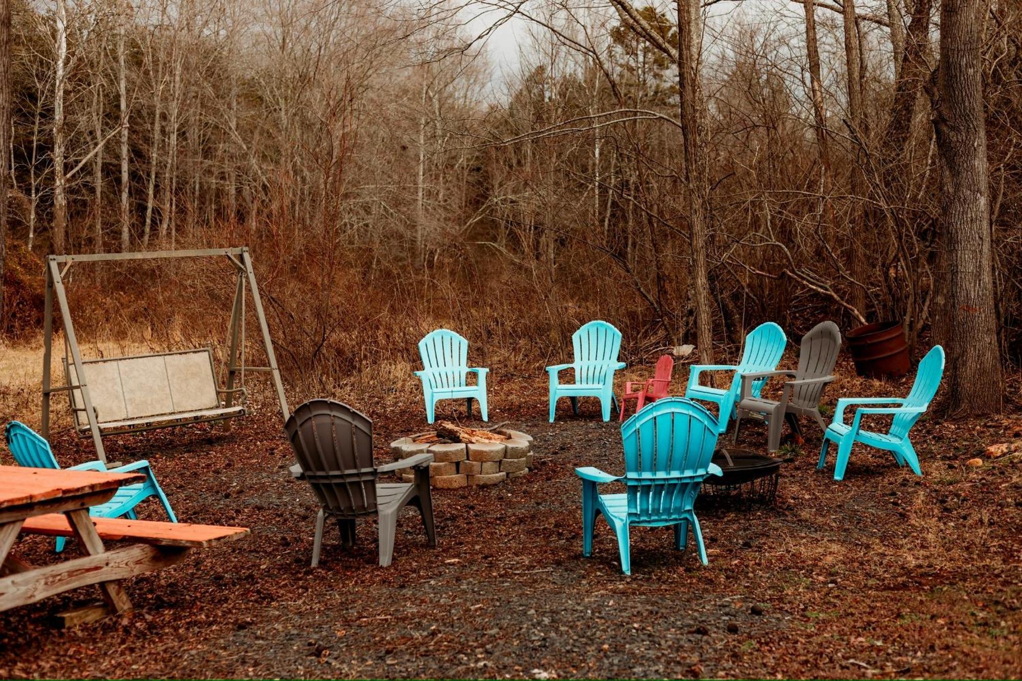 Giggling Creek Cottage - Bedjet! King Sized! Gazebo, 45 Acres, Arcades, Nintendo, More Henry المظهر الخارجي الصورة