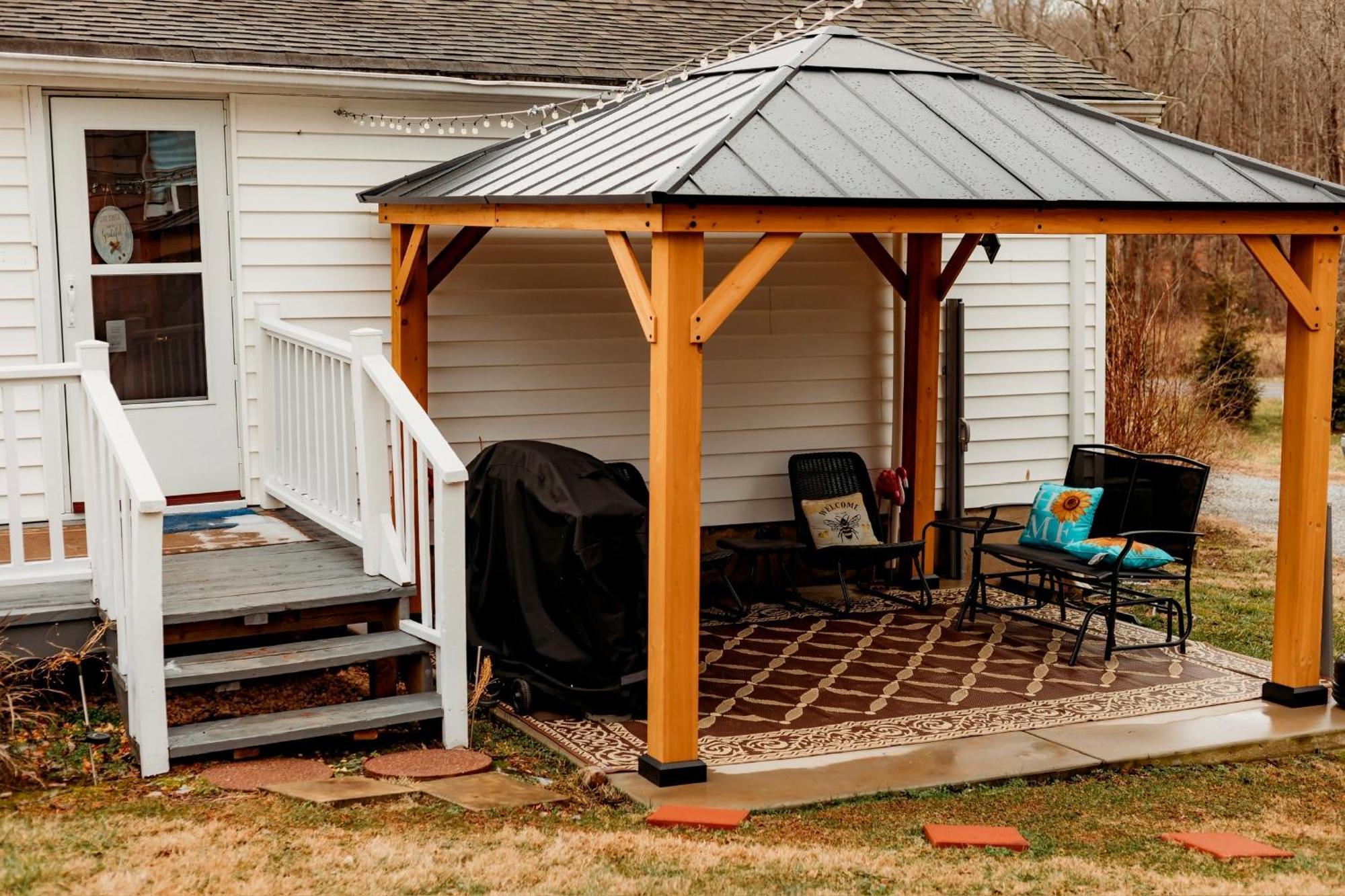 Giggling Creek Cottage - Bedjet! King Sized! Gazebo, 45 Acres, Arcades, Nintendo, More Henry المظهر الخارجي الصورة