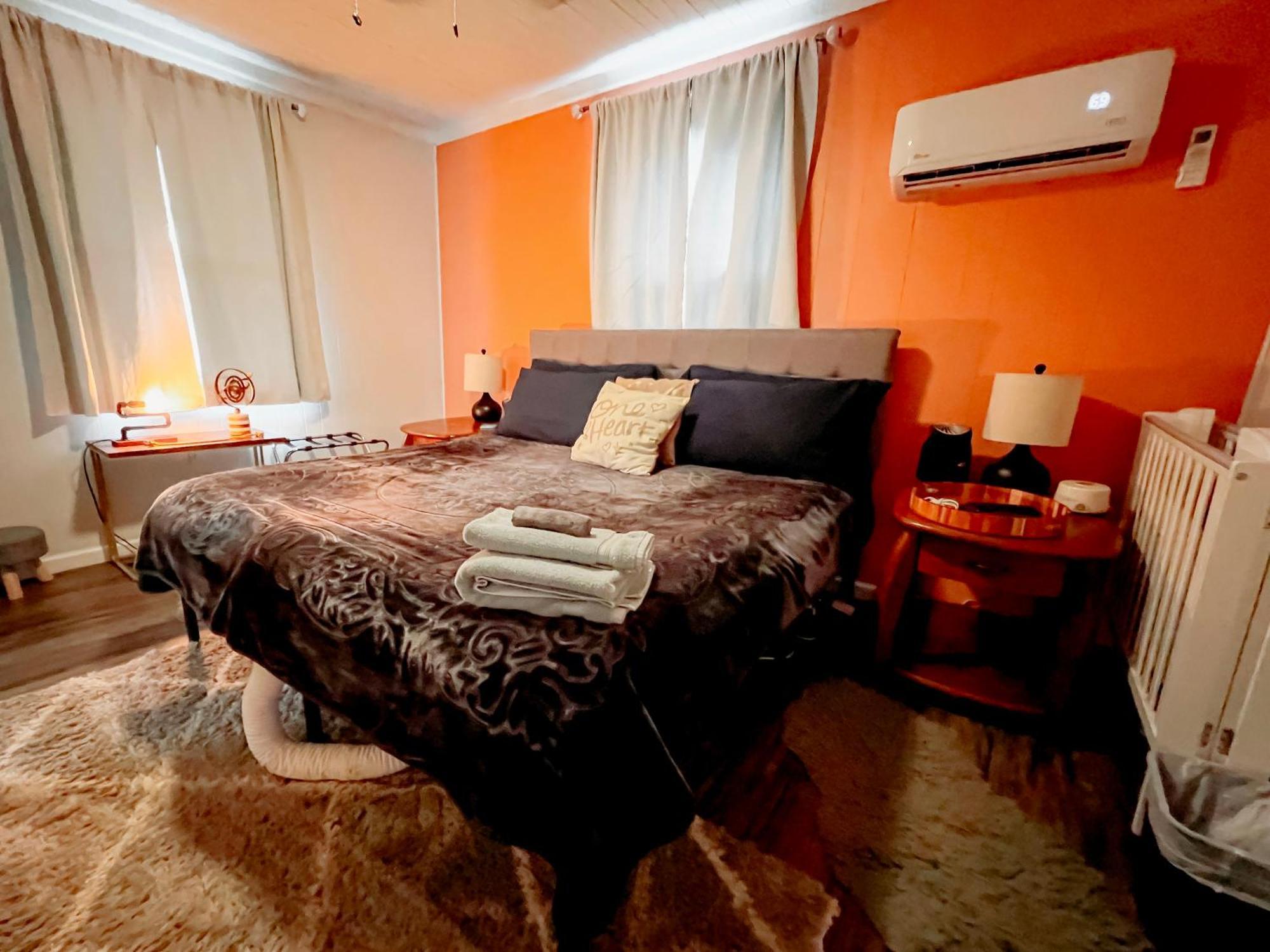 Giggling Creek Cottage - Bedjet! King Sized! Gazebo, 45 Acres, Arcades, Nintendo, More Henry المظهر الخارجي الصورة