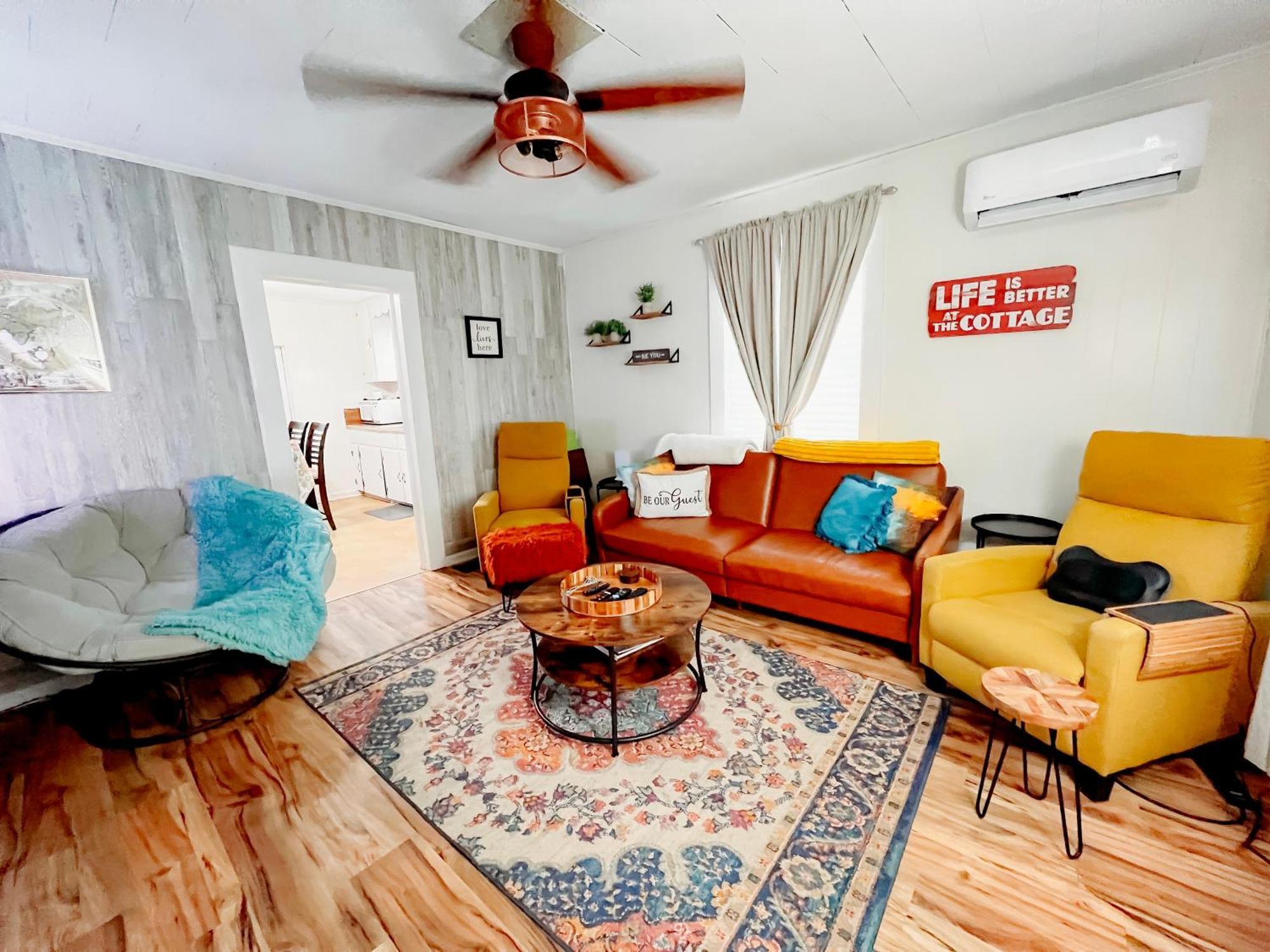 Giggling Creek Cottage - Bedjet! King Sized! Gazebo, 45 Acres, Arcades, Nintendo, More Henry المظهر الخارجي الصورة